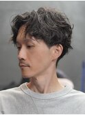 センターパートツイストスパイラルパーマ刈り上げメンズパーマ