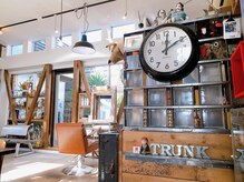 トランク(TRUNK)の雰囲気（サロンは入り口で靴をスリッパに履き替えて入店するスタイルです）