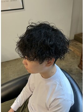 ビハインドザカーテン(BEHIND THE CURTAIN) 【初めての方にオススメ】波巻きパーマ