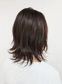 軽やかに魅せる外ハネミディ