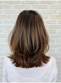躍動感のあるふんわりミディアムレイヤー