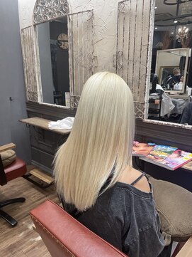 シュープ アニュー ラスパ太田川店(SHOOP anyu) ホワイトブロンド