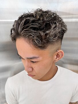 ルーシー 渋谷(LUCEY) 極道パーマホワイトメッシュオールバックパーマフェード短髪