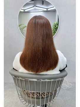 【柔らか丸みカット×ピンクベージュカラー】