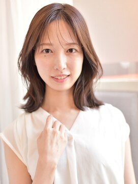 イリーブ(elieve) ミディアムレイヤースタイル