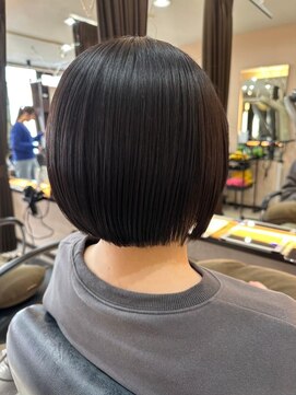 美容室ヒラトヤ 仙北店 大人可愛い20代30代40代暗髪前下がりショートボブ丸みショート