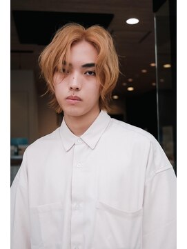 ミューズ バイ ケンジ(MUSE by KENJE) 色気あるハイトーンミディアムメンズボブ