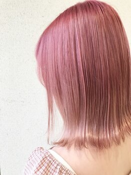 低アルカリのカラー剤で、髪に優しく理想のカラーを叶えます☆女性らしく可愛らしい髪色を実現♪