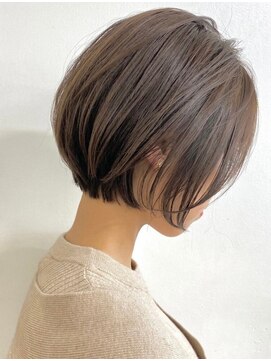 エリマ 横浜西口(elima) 横浜西口白髪染めショートヘアタッセルボブミルクティーベージュ