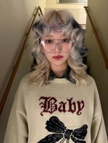 イェッカ パビル(YECCA pabil)&nbsp;ホワイトベースにネイビーのランダムデザイン