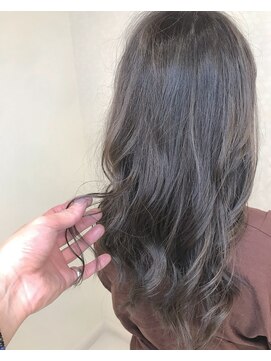 ヘアーアンドメイク ドレス(DRESS) ハイライト　グレーアッシュ