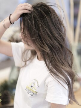 シロ(silo.) silo./根元が伸びても気にならないブリーチハイライト/浮間舟渡