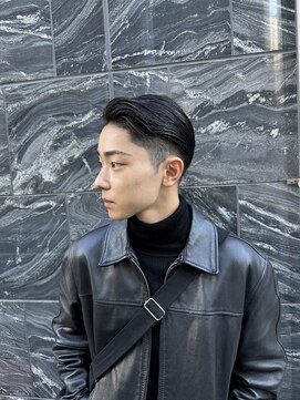 ノーム(norm) 大人のメンズヘア刈り上げアップバングセンターパート