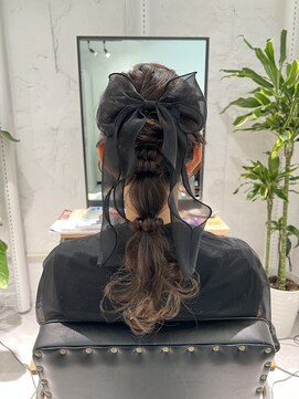 スミ(sumi) 高めポニーテール/編みおろし