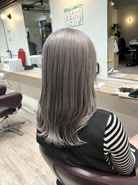 コワファーストナガサキシャンプーボーイ(COIFF1RST NAGASAKI SHAMPOO BOY) 長崎 ホワイトグレージュ 韓国ヘア