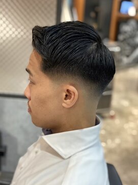 ビート バーバーショップ 大阪駅前第3ビル店(BEET BARBERSHOP) スーツ短髪ツーブロックアップバングメンズ梅田理容室