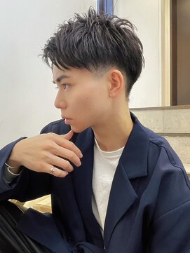 トルネード(TORNADO) スーツ短髪ツーブロック束感モテる黒髪フェザーパーマt321