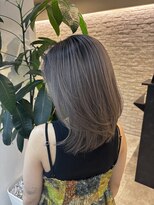 ヴィオットバイサロン(Viot by Salon)&nbsp;ミディアムレイヤー/グレージュ/ルーツカラー・グラデーション