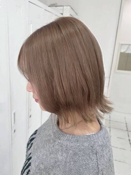 トイロ(toiro) レイヤーカットミルクティーベージュブリーチなしダブルカラー