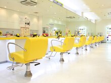 ヘアースタジオ ジャップ(Hairstudio JAP)の雰囲気（イエロー×ホワイトを基調としたスタイリッシュＰＯＰな内装☆）