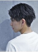 ソフトツイスト 無造作パーマ 前下がりセンターパート メンズ