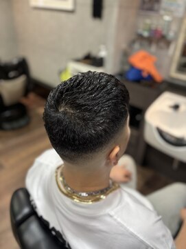 グロウヘアワークス(grow hair works) スキンフェード×アイロンパーマ