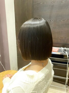 イースト(YEAST) 切りっぱなしボブ×ブラック