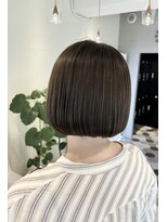 リベラル(liberal)&nbsp;軽さのあるミニボブ×オリーブカラー【20代/30代/40代】