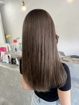 イロ バイ ミロク(ILO by miloc) グレージュカラー