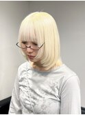 10573ブロンドホワイトアッシュ内巻きワンカールレイヤーカット