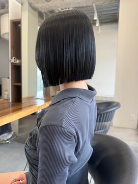 ステン(sten) 黒髪ボブ/切りっぱなしボブ/タッセルボブ/顎下ボブ/前髪なし