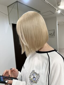 ヴィア 京都烏丸(Via) ボブ 切りっぱなしボブ ブロンド ベージュ 韓国 髪質改善