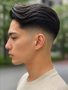 トゥルートラスト オムオム 甲府和戸(True Trust HOMME HOMME) メンズ フェードスタイル アップバングショート