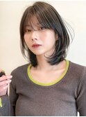 say.ミディアムレイヤーウォームベージュハッシュカット顔周り