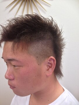 ナチュラ(Natur) 攻めのウルフ◎襟足で魅せる、エッジの効いたモヒカンメンズヘア