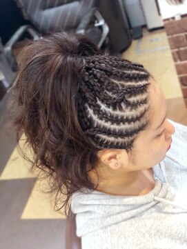 トゥエンティーフォー(24) 編み込み×ふんわりポニテ