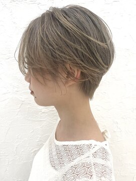 パティオン(PATIONN) グレージュヘアで夏髪夏色小顔効果抜群の前下がりショート