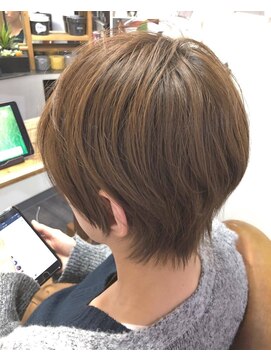 カミケン 方木田店(kamiken.) 丸み高めショート大人ハンサム小顔くびれ【カミケン方木田店】