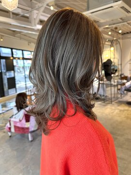 ジジ フルアヘッド(Gigi fullahead) ハイライトくすみベージュ＋レイヤースタイル