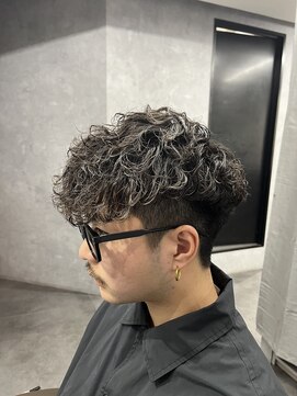 クロムトウキョウ ザ バーバー ネオン 新宿店(CHROM TOKYO the Barber ne/on) フェードスタイル×スペインカール