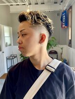 西本整髪&nbsp;リバースパーマ　スキンフェード　ライン