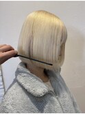 ホワイトブロンド抜きっぱなしブロンドボブ