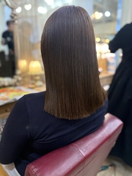 ソレイユ 新宿御苑前 (SOLEIL) 内巻き、外ハネどっちも出来るミディアムヘア