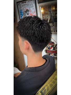 ジェネシス 本店(genesis) ショートスタイル　テーパーフェード