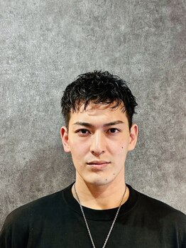 ビジネススタイルを格上げする。ビジネスシーンもプライベートも決まるスタイルは《Cafe & Barber BASE》へ