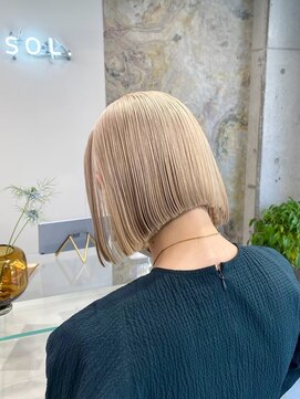 ブローチ(brooch) ハイトーン　切りっぱなしボブ　静岡　草薙