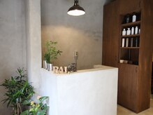 バル ヘア デザイン(BAL HAIR DESIGN)の雰囲気（落着いた店内は心身共に癒される空間です☆［髪質改善/池袋］）