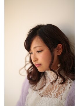 ディシェーレローブ(die Schere Lob) 春を先取り♪ミディアム柔らかカール