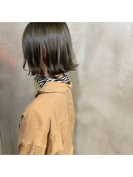 ミント(mint) 暗めなカーキグレー！透明感◎