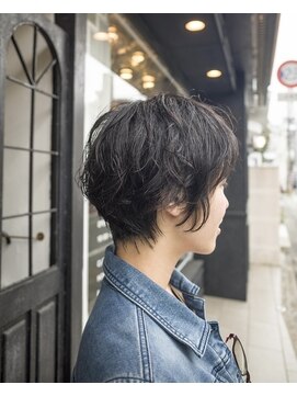 黒髪ショートパーマ L カムジーヘッドカミノウラ Comeghead Kaminoura のヘアカタログ ホットペッパービューティー